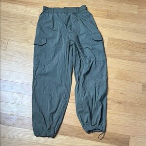 Uniqlo Green Cargo Pants with Elastic Cuffs